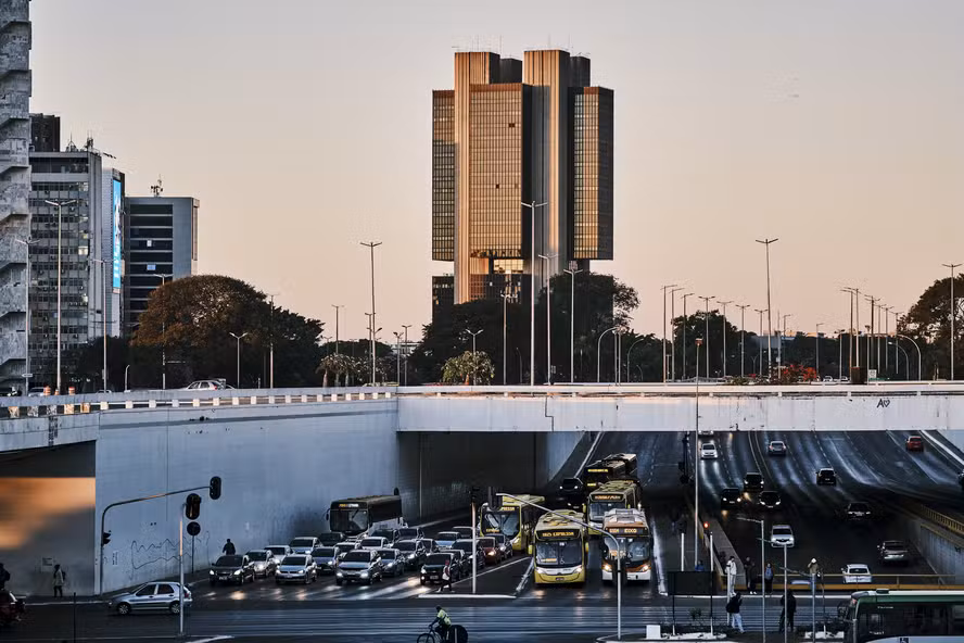 Mercado reduz pela 4ª semana a previsão para inflação deste ano